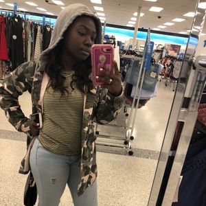 Meet your Posher, Miya